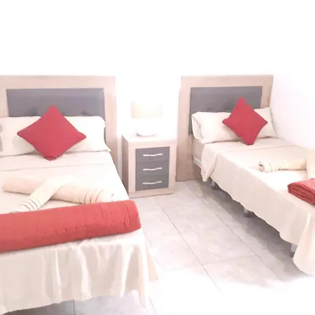 아파트 2 Bedrooms With Wifi At