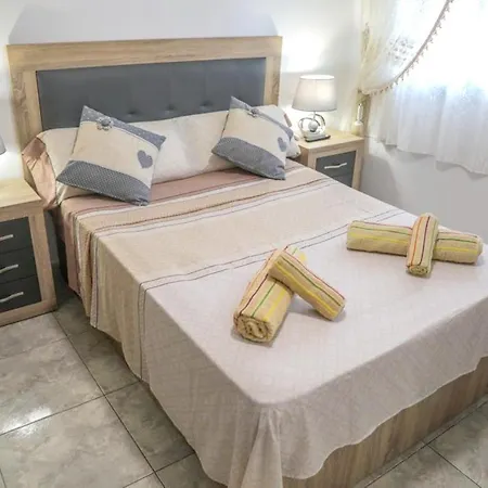 아파트 2 Bedrooms With Wifi At *